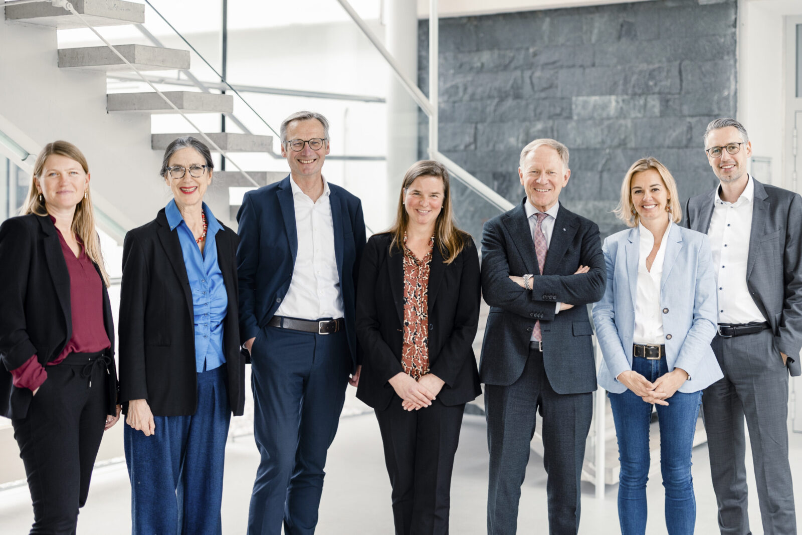 © Daniela Gruber, v.l.n.r.: Alexandra Zaby (Rektorin Privatuniversität Schloss Seeburg), Elisabeth Gutjahr (Rektorin Universität Mozarteum Salzburg), Martin Weichbold (Rektor Universität Salzburg), Daniela Martinek (Rektorin Pädagogische Hochschule Salzburg), Wolfgang Sperl (Rektor Paracelsus Medizinische Privatuniversität), Christiane Pedit (Kanzlerin Paracelsus Medizinische Privatuniversität), Dominik Engel (Rektor Fachhochschule Salzburg)